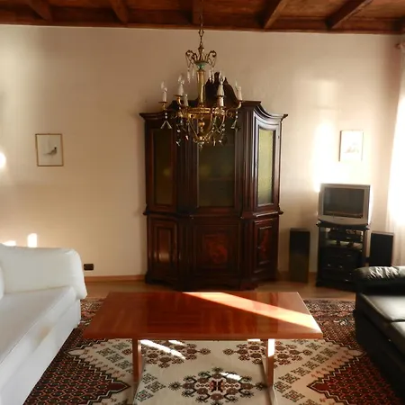 Charmantes Pfarrhaus Mit Seeblick Und Garten Apartament Ghiffa